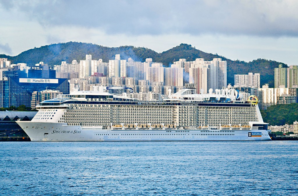 載有4500名旅客的「海洋光譜號」本周六將重臨香港。
