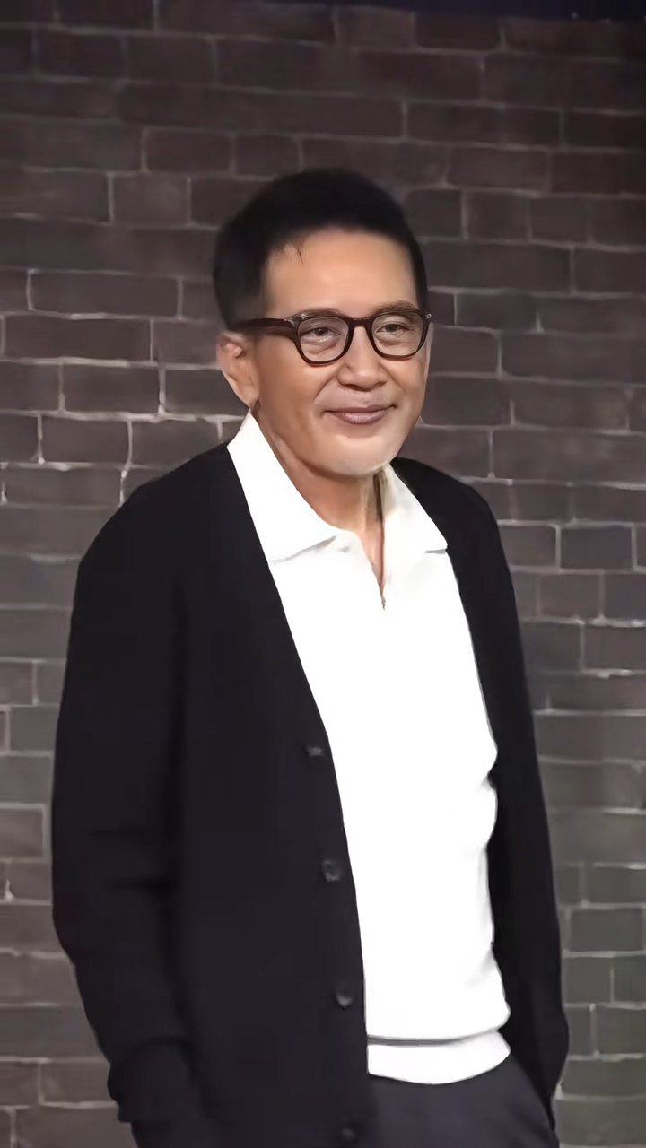 秦漢流露儒雅氣質。 秦漢流露儒雅氣質。