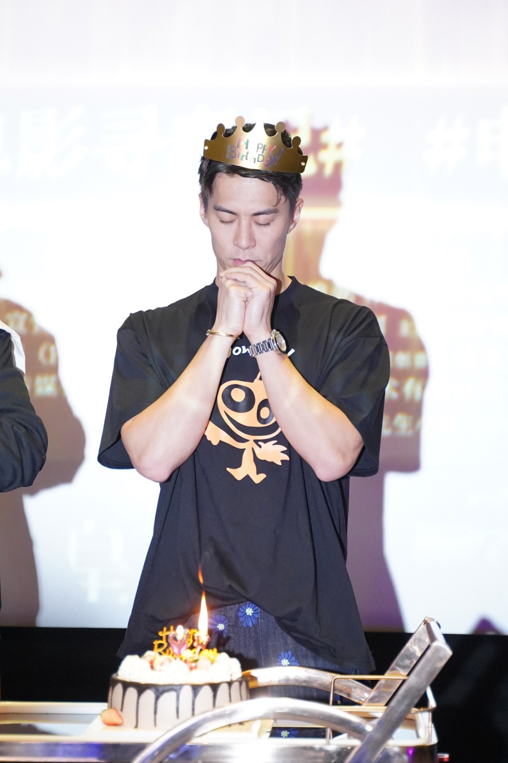 他為自己祈願之餘，還不忘提醒現場fans每人叫10位好友，到戲院睇好戲看《尋秦記》。