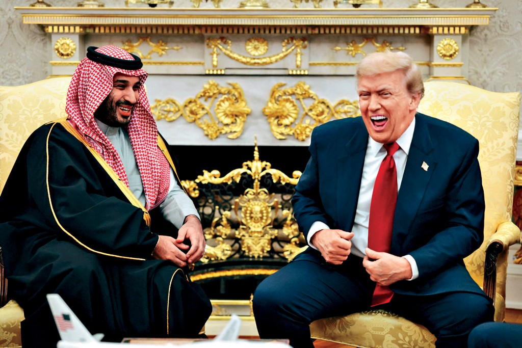 特朗普周二会晤沙特王储小萨勒曼时开怀大笑。