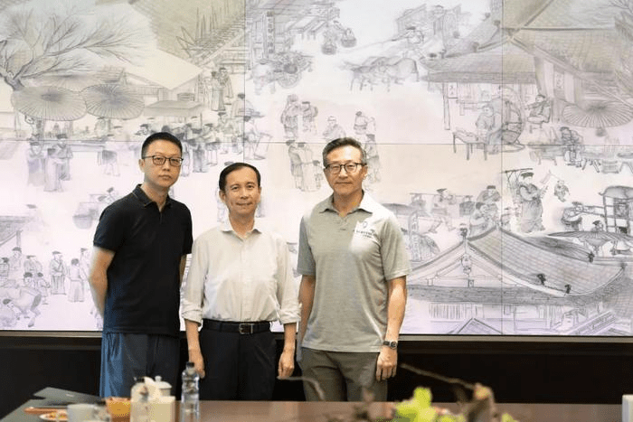 6月20日，张勇与蔡崇信、吴泳铭正式启动交接。微博