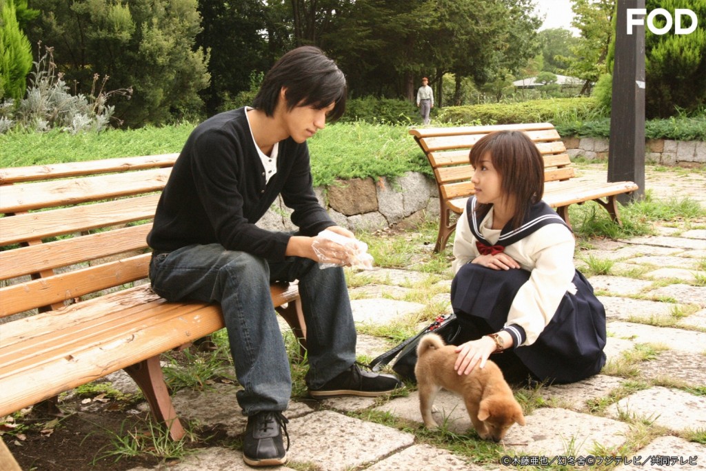 坚强的亚没有因病放弃自己，她得到家人的爱护和支持，每天都努力学习如何面对病魔，过有意义的生活，她的生命最后在25岁画下句点。（《一公升的眼泪》剧照）