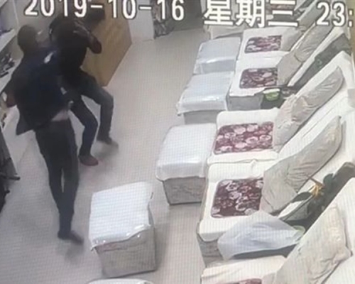 按摩師被毆打。網上圖片
