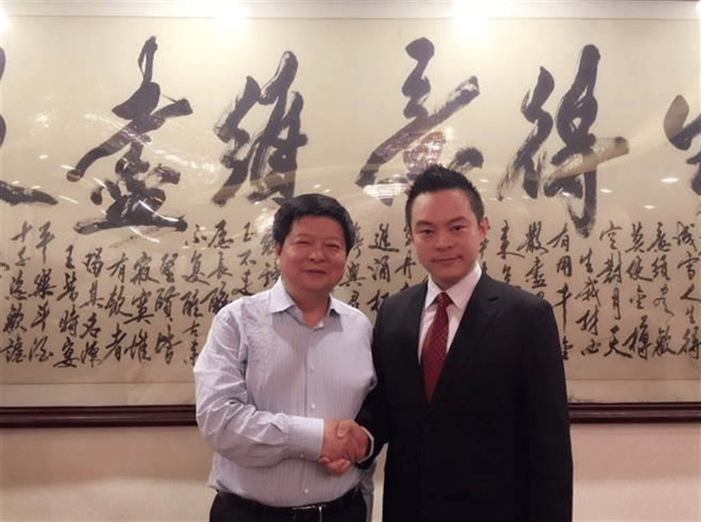 国台办副主任龙明彪（左）会见民生党主席张穆庭。民生党