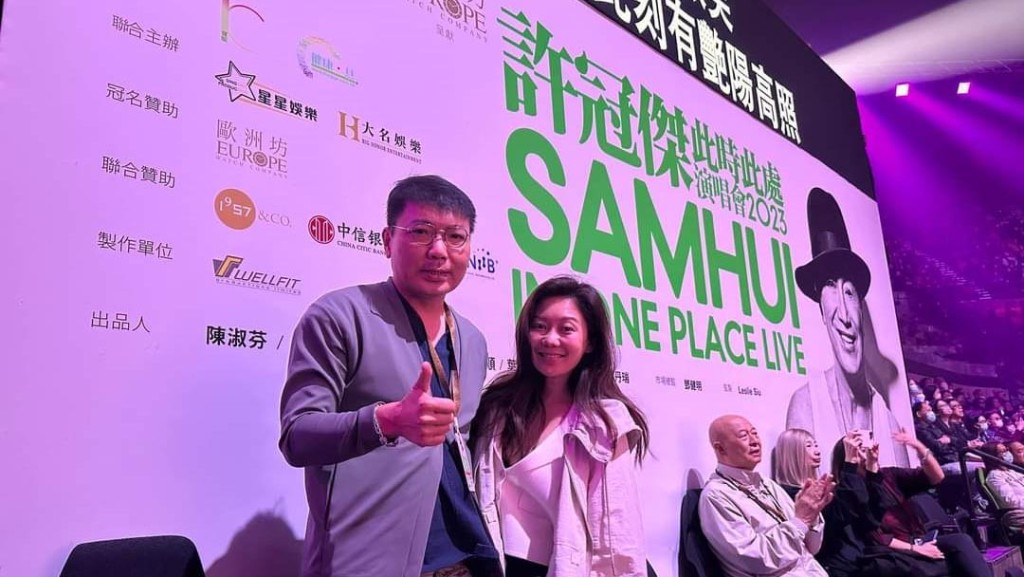 鄧健明(左)巧遇爵士歌后胡琳(右)。