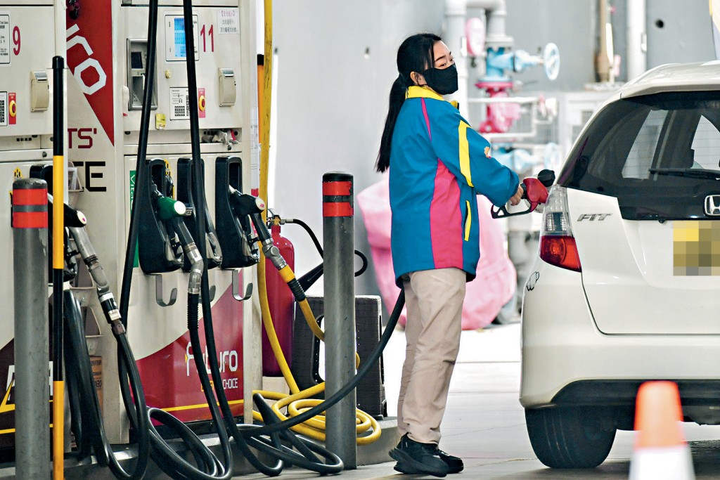 中東戰火令油價急升，影響本港運輸業。