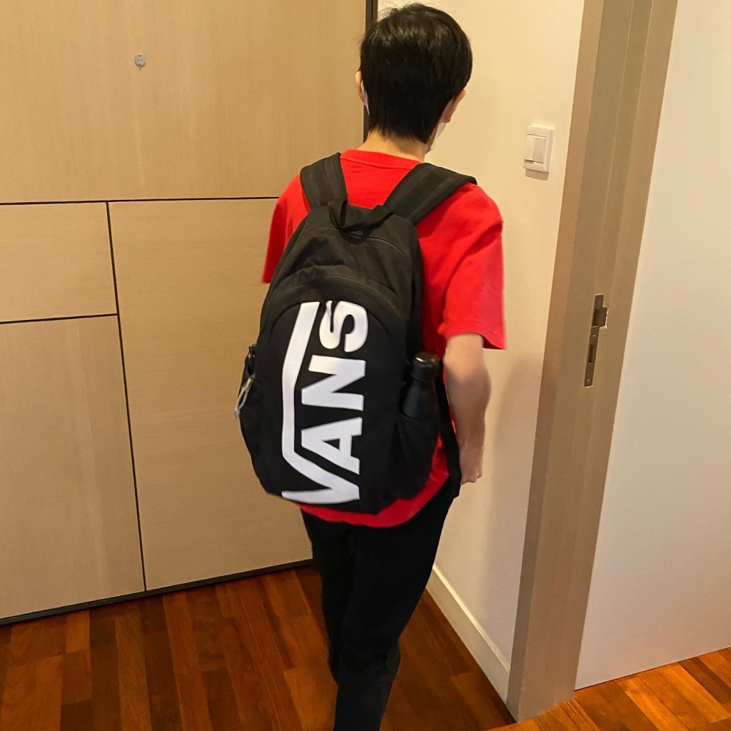 袁詠儀曾分享兒子出門照，不過有指現時他們已搬離此單位。