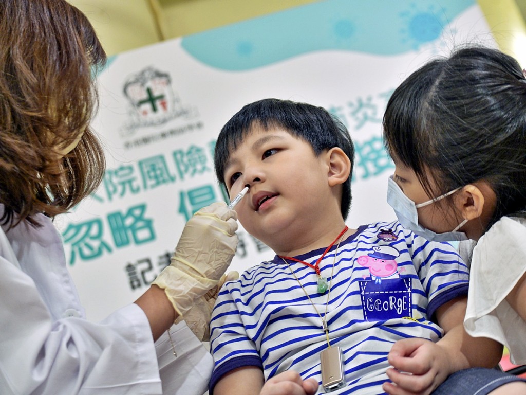 葉柏強呼籲兒童盡快接種疫苗。資料圖片