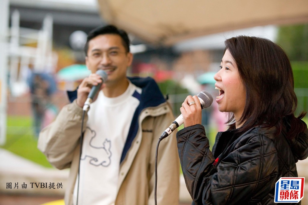 陳錦鴻與杜雯惠合唱。