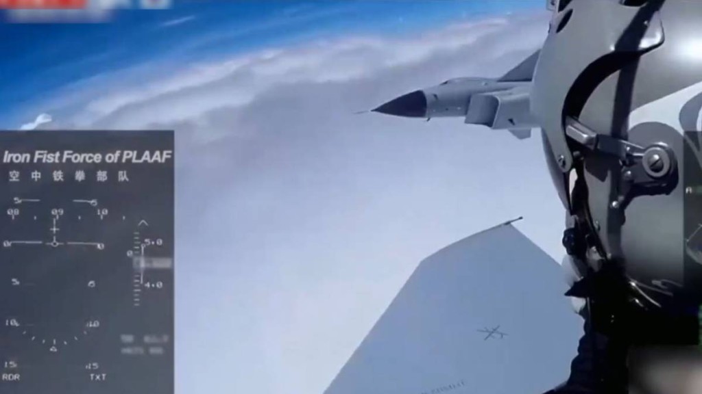 影片以戰機機師視角，展現殲-10CE高機動格鬥實力。央視