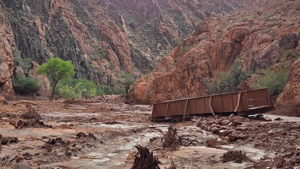 美国大峡谷国家公园山洪暴发 约15人失联 62人疏散。FB Grand Canyon National Park﻿ 图片