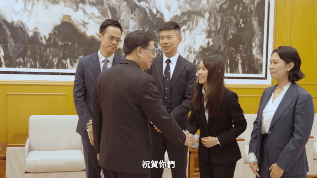 行政長官李家超今(8日)在社交平台表示,很高興見證並祝賀第三批香港特區青年公務人員到聯合國機構任職。 行政長官李家超今(8日)在社交平台表示,很高興見證並祝賀第三批香港特區青年公務人員到聯合國機構任職。