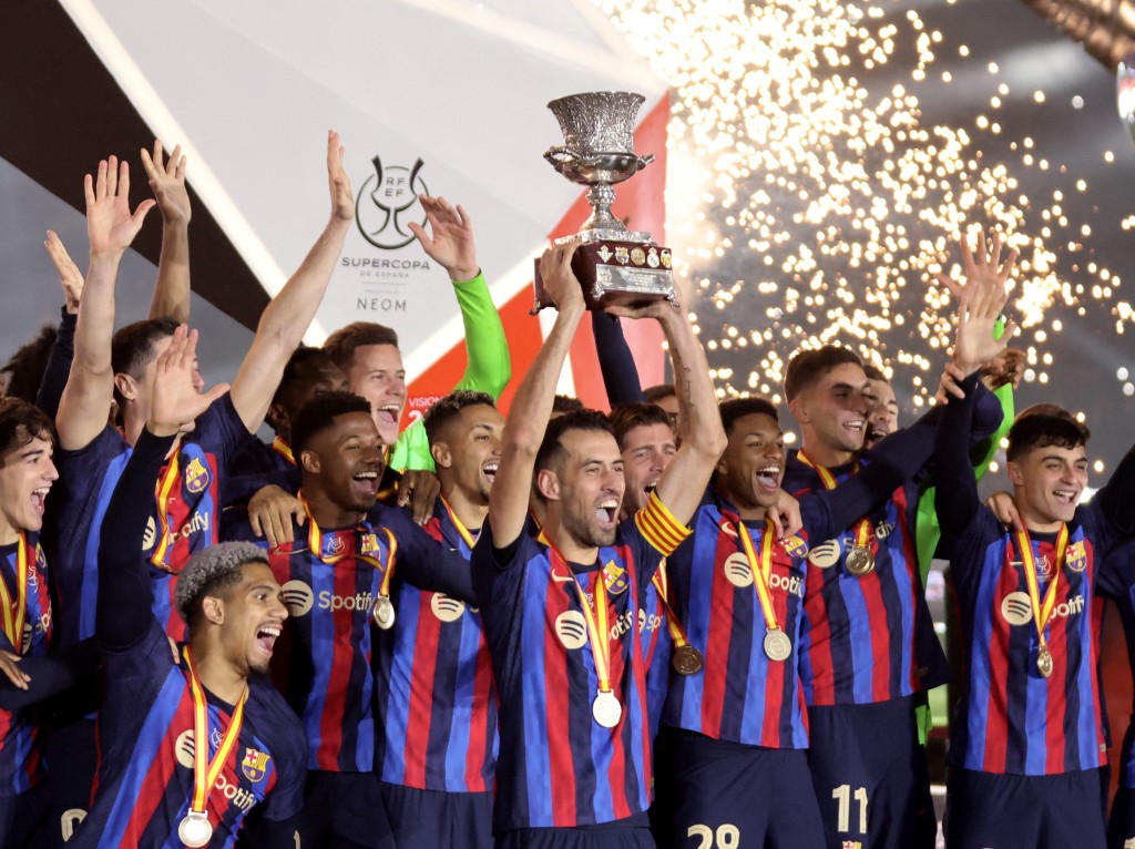 布斯基斯拿到了3個歐聯冠軍獎盃，3個世界冠軍球會盃，8次西甲冠軍，3個歐洲超級盃，7個西班牙盃和7座西班牙超級杯。是現役球員之中，其中一位最多榮譽的球員。Reuters