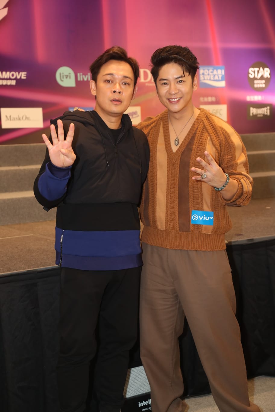 Alfred形容梁祖堯(左)為「慈母導師」。