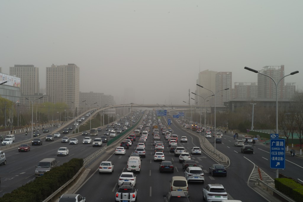 中國國家林業和草原局指，近期發生的強沙塵暴天氣過程影響約5.6億人。（新華社）