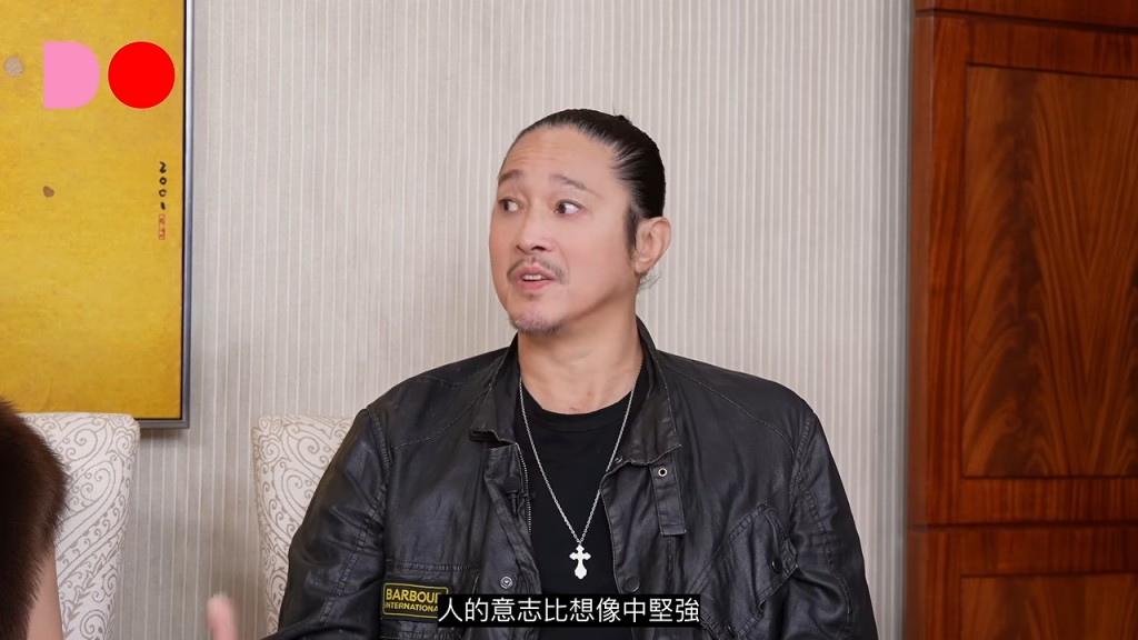 陳子聰在訪問中透露,自己在澳洲留醫時曾陷入重度昏迷長達兩個半月,情況極度危殆,當地醫生甚至曾打算將他當作植物人處理。 陳子聰在訪問中透露,自己在澳洲留醫時曾陷入重度昏迷長達兩個半月,情況極度危殆,當地醫生甚至曾打算將他當作植物人處理。