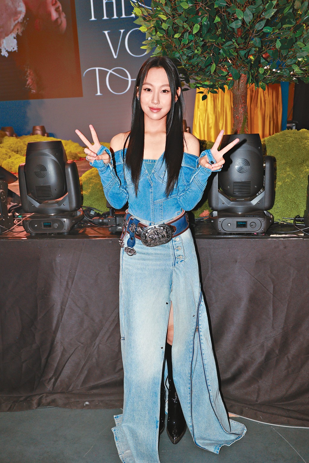 對於會否同舊東家TVB「破冰」，炎明熹坦言交給時間安排。