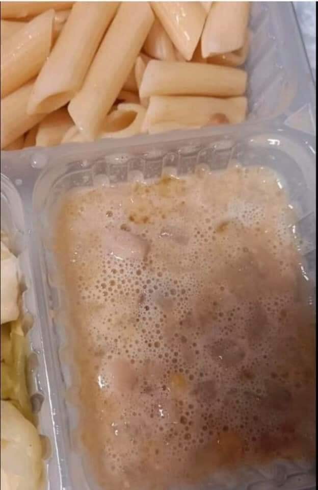 竹篙灣檢疫中心所供應膳食質素備受批評。中伏飲食報料區圖片