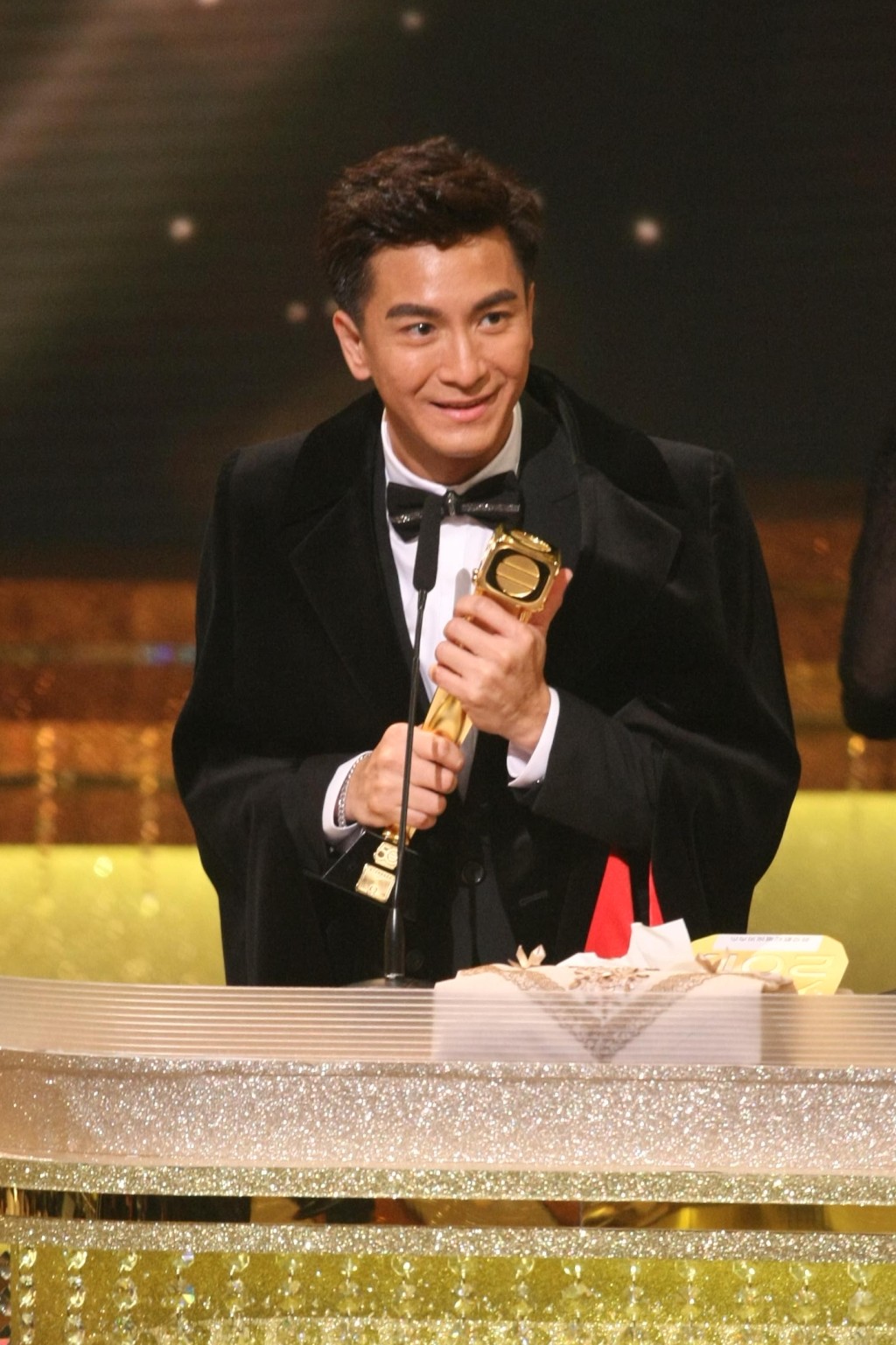 马国明在《万千星辉颁奖典礼2017》凭《降魔的》再度成为「最受欢迎电视男角色」。