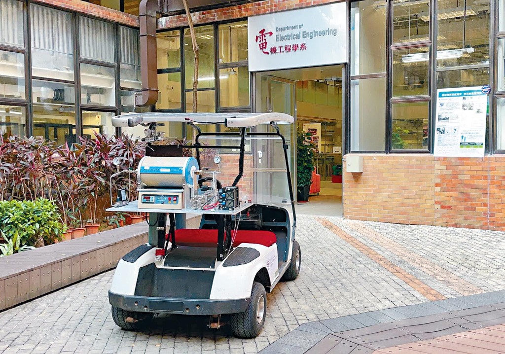 香港理工大學研發的氨動力高爾夫球車及小巴，可達至「零碳排放」，也比一般電動車更具效益。