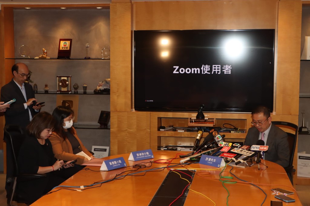 TVB昨晚深夜突然惊传变天，无綫主席许涛今日召开记者会澄清，多名记者到场。