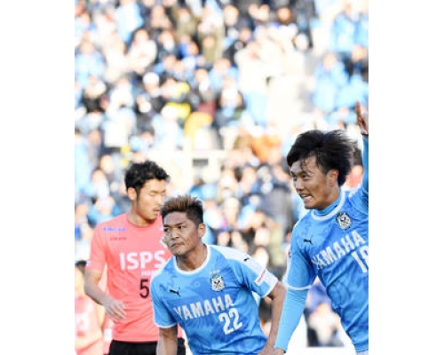 磐田山叶(粉蓝衫)成功护级。网上图片