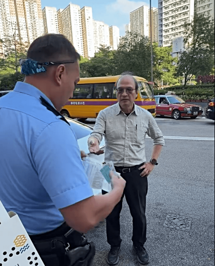 司機被抄牌。fb：向香港警察致敬 