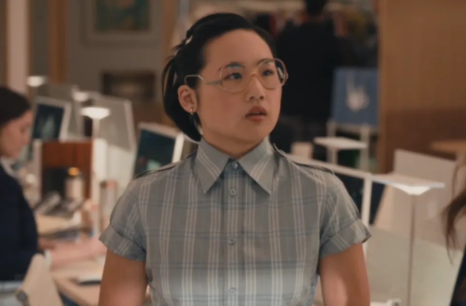 新角色在片中的形象亦被批评充满刻板印象。