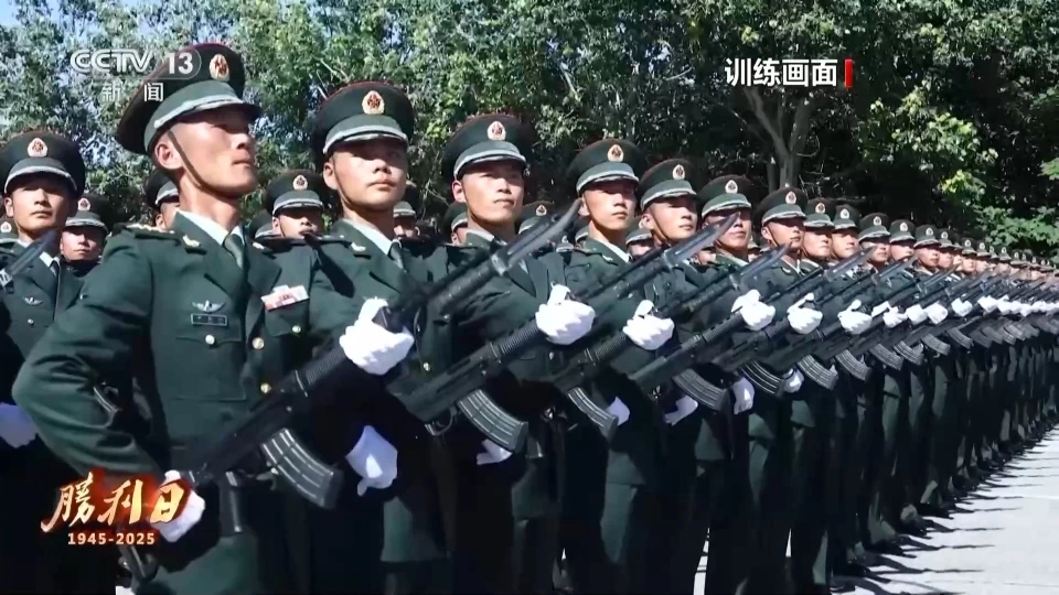徒步方隊。 央視截圖 徒步方隊。 央視截圖
