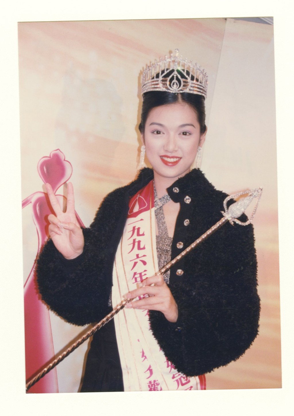 1996年港姐四料冠军李珊珊入行后。