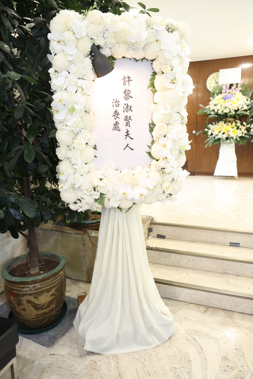 黎淑賢於香港殯儀館設靈。