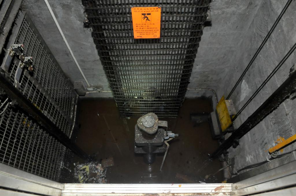 有電梯業人士建議於「𨋢槽」增設冷氣機控制溫度。