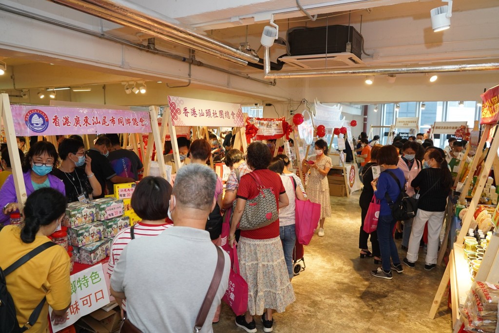一連3日的家鄉市集今日開始 。聶德權fb圖片