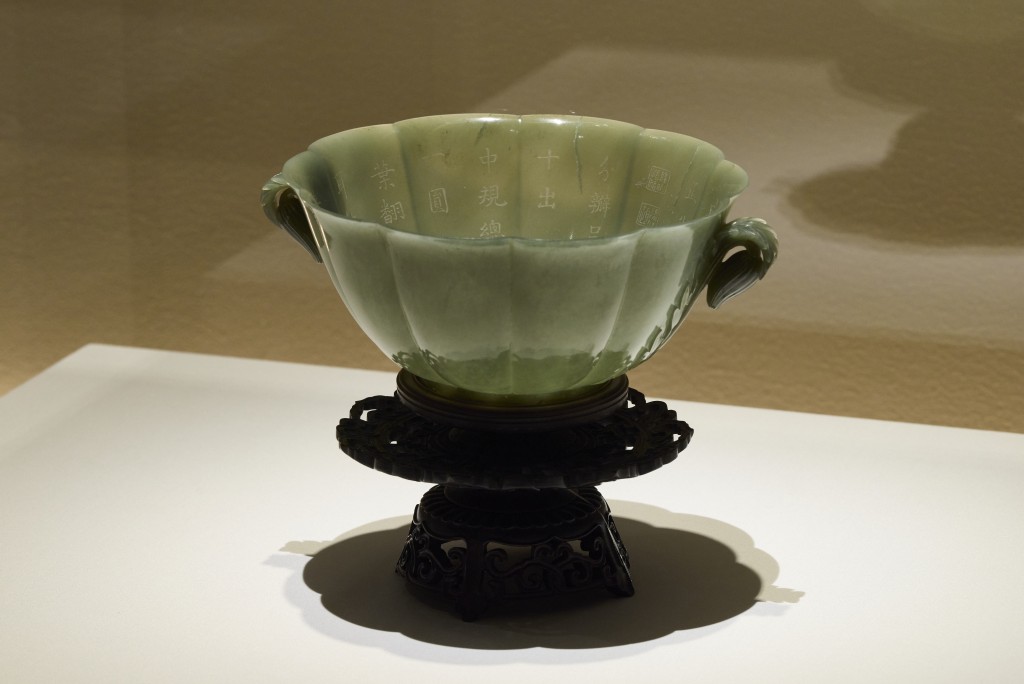 「天方奇毯──伊斯蘭與世界文明的交織」展覽展出故宮博物院收藏的十曲花耳碗。（圖片由香港故宮文化博物館提供） 