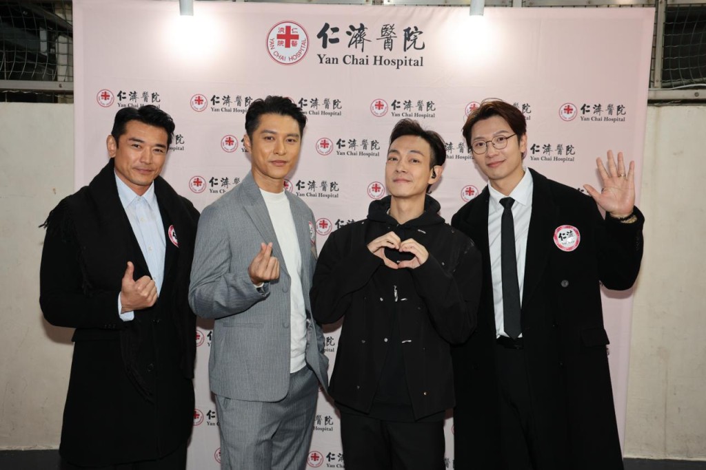 黃嘉樂（左二）、梁烈唯（右二）、高鈞賢（右）、沈震軒、黃長興（左）組「好犀利男團」跳唱。