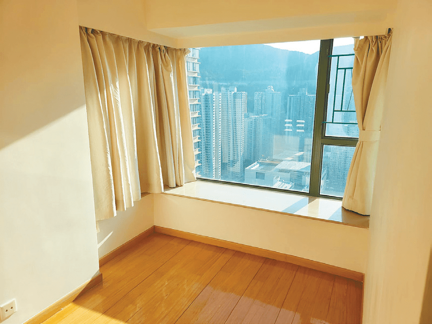 房间配有曲尺窗户，可引景入室。