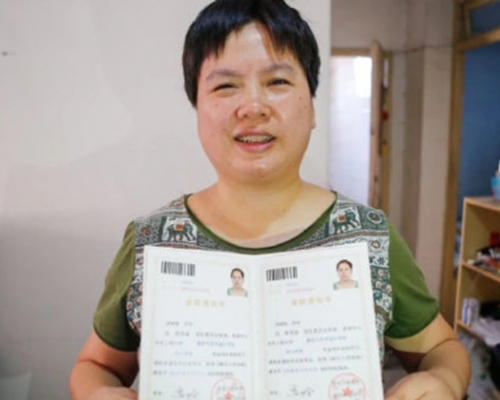 西安婦人湯曉艷年少時被父親阻礙升學,直至40多歲方圓大學夢。網圖