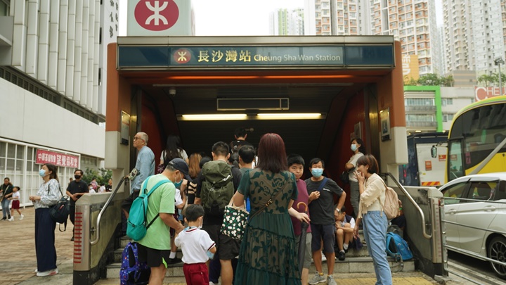 事主在長沙灣站需要緊急醫療協助。資料圖片