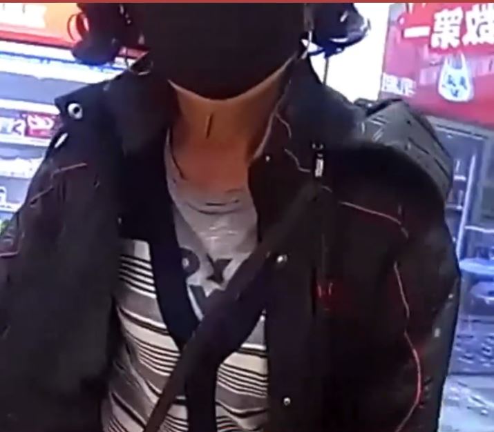 吉林7旬老翁扮女人零元购被捕。抖音＠延边广播电视台