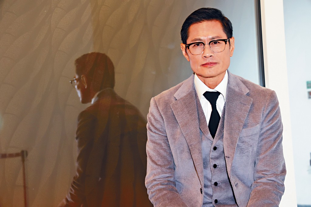 德斌指今次演出最大難度是體能，因為每場戲都有情緒起伏，要集中精神演出。