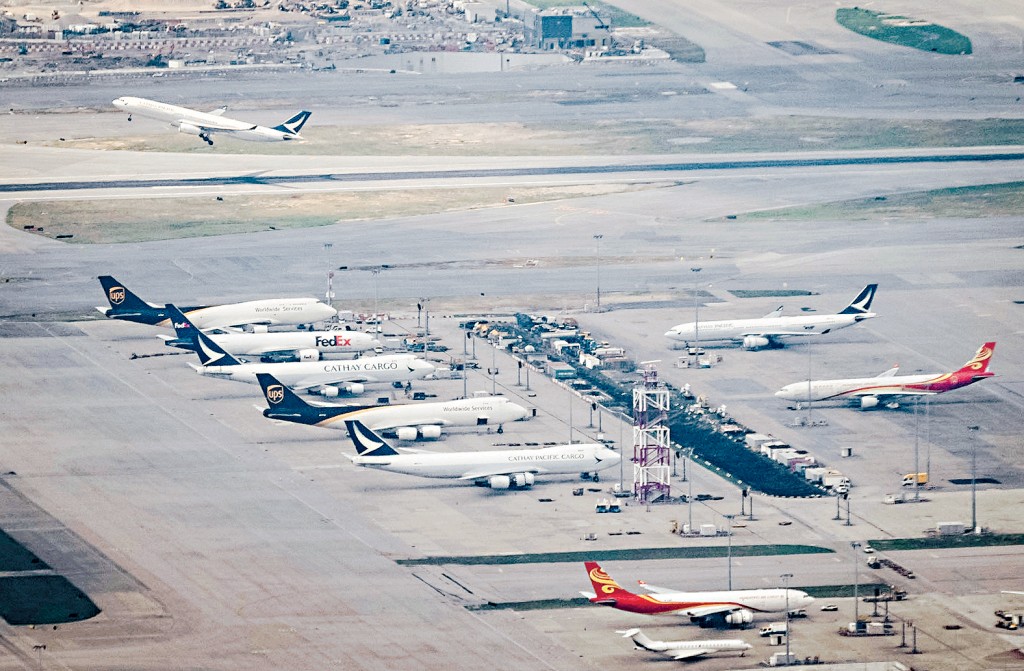 國泰航空表示,將在11月15日起將免費Wi-Fi資格擴展至國泰金卡會員,並預計年底開放予特選經濟艙的會員。