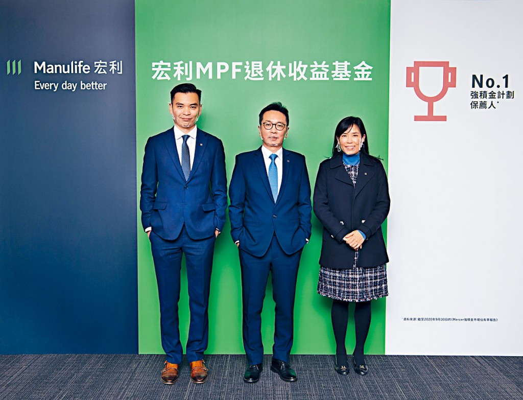 宏利香港僱員福利業務部副總裁兼主管吳清發(中)。