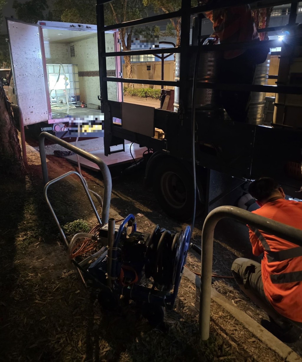 警方及消防處發現大批入油工具。警方提供