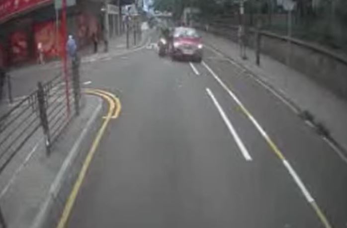 私家車向右傾。fb 馬路的事討論區