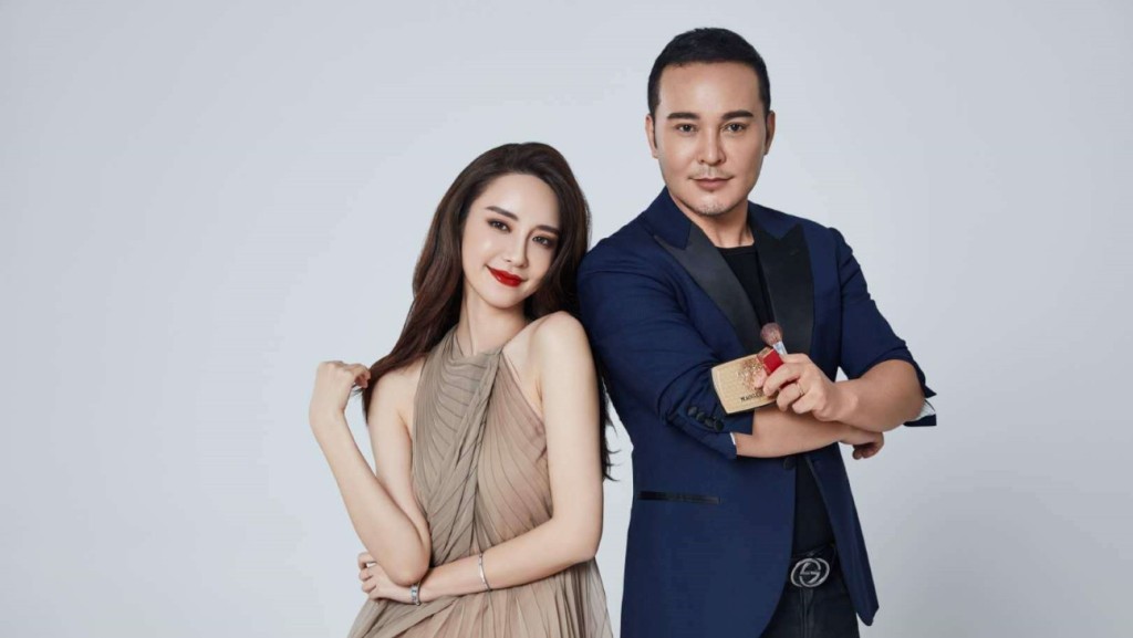 集團創辦人毛戈平是中國最著名的化妝大師之一。