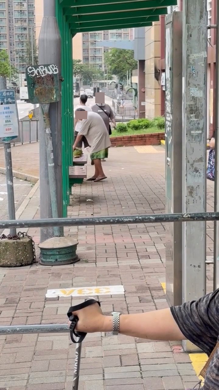 連路經的街坊也似乎無留意到這件怪事。Threads截圖