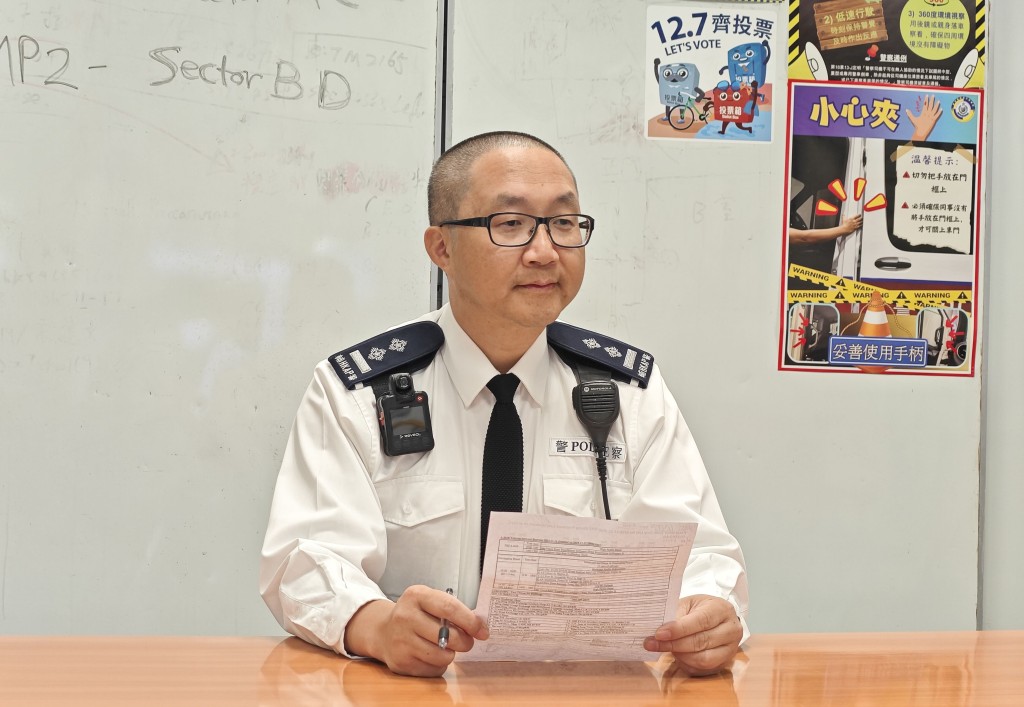  在規劃署任職的陳建霖同時加入輔警隊和聖約翰救傷隊，以3個身份服務香港。