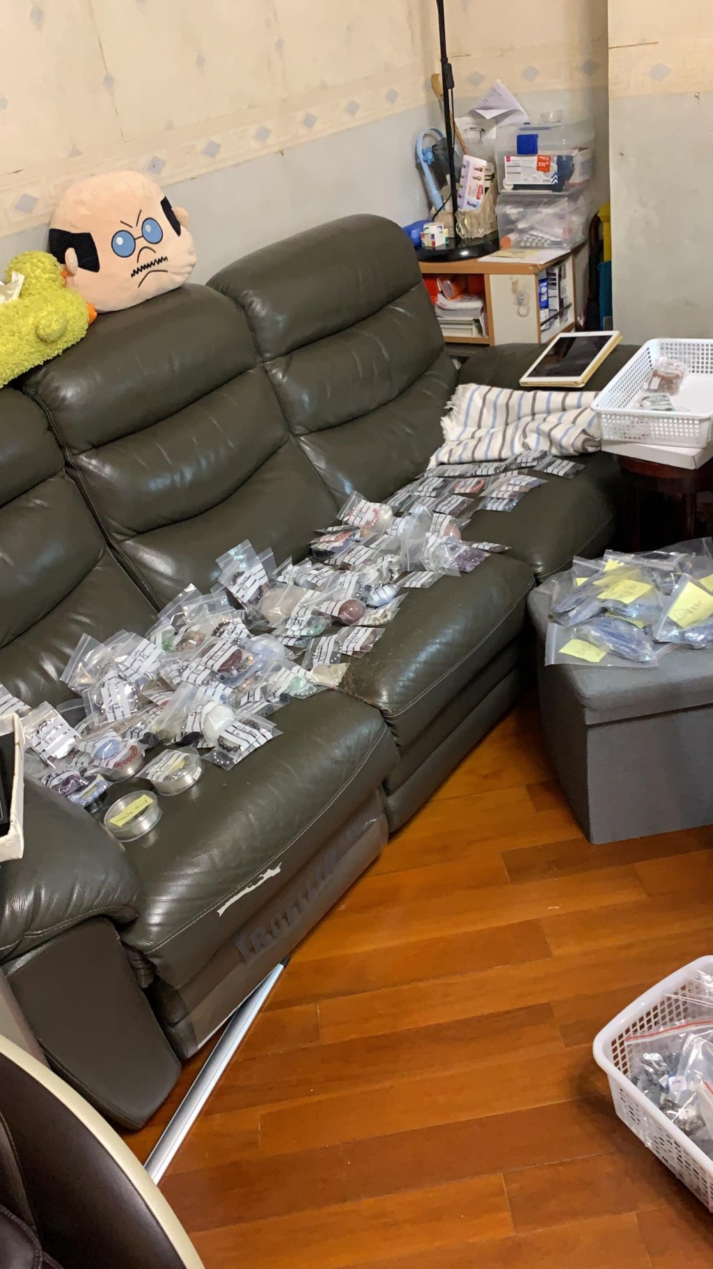 樓主:工作上,開鋪開2點至8點,全職開 鋪,以前開鋪後開直播會好癲,開到凌晨 4、5點都試過。一開始未開門市,開直播 試過開到天光。Threads截圖 樓主:工作上,開鋪開2點至8點,全職開 鋪,以前開鋪後開直播會好癲,開到凌晨 4、5點都試過。一開始未開門市,開直播 試過開到天光。Threads截圖