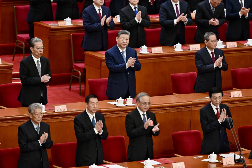 全國政協十四屆四次會議早上在北京人民大會堂舉行閉幕會，國家主席習近平等領導人出席。