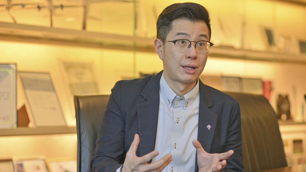袁振寧料日本團5月起至暑假更慘,保守估計「跌唔止一半」。 袁振寧料日本團5月起至暑假更慘,保守估計「跌唔止一半」。